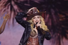  Madonna phải xin lỗi vì đã trách cứ fan ngồi xe lăn