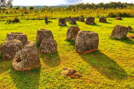 Cánh đồng Chum ở Lào: Bình rượu của người khổng lồ hay quan tài?