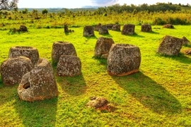 Cánh đồng Chum ở Lào: Bình rượu của người khổng lồ hay quan tài?