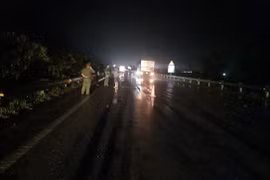 Đi bộ trên cao tốc Nội Bài-Lào Cai, người đàn ông bị tông tử vong