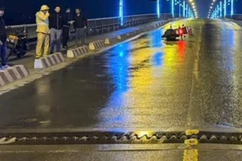 Tự gây tai nạn, hai người đàn ông nước ngoài thương vong ở Hòa Bình
