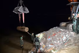 Hà Nội: Bất ngờ phát hiện quả bom hơn 1,3 tấn ở cầu Long Biên