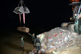 Hà Nội: Bất ngờ phát hiện quả bom hơn 1,3 tấn ở cầu Long Biên