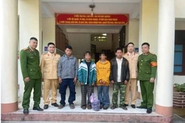 Ngăn chặn 2 bé gái nghe lời xúi giục qua mạng bỏ nhà đi tìm việc