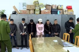 Gặp nhau tại đám cưới, nhóm nam nữ rủ về nhà để “thác loạn“