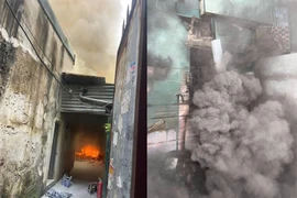 Hà Nội: Cháy nhà trong ngõ nhỏ, khói cao hàng chục mét