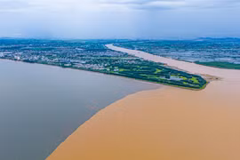 Những lần nước biển đổi màu lạ mắt ở Việt Nam 