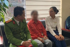 Bán vàng để nộp tiền cho kẻ lừa đảo, người phụ nữ được cứu kịp thời