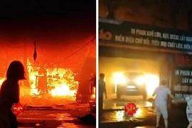 Hà Nội: Cửa hàng in biển hiệu cháy rực lửa trong mưa lớn