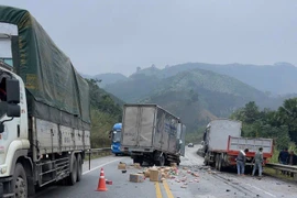 Hai người tử vong sau va chạm ô tô trên cao tốc Nội Bài - Lào Cai