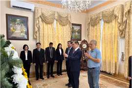 Chủ tịch Phan Xuân Dũng viếng Tổng Bí thư Nguyễn Phú Trọng tại Đại sứ quán