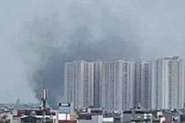 Nổ bình gas, cột khói bốc cao nghi ngút ở Hà Nội