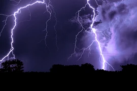 Hà Nội: 4 học sinh bị sét đánh, 1 em tử vong