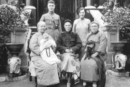 Chuyện tình cảm động của tỷ phú giàu bậc nhất Hong Kong