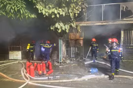 Hòa Bình: Cháy cửa hàng tạp hoá, nhiều tài sản bị thiêu rụi