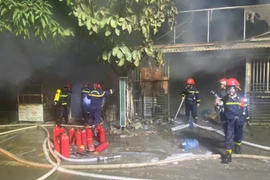 Hòa Bình: Cháy cửa hàng tạp hoá, nhiều tài sản bị thiêu rụi