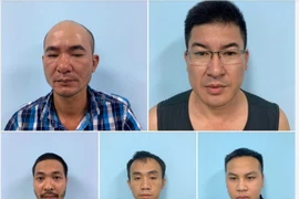 Hà Nội: Bắt 6 con bạc đang sát phạt nhau trong chợ hoa Quảng An