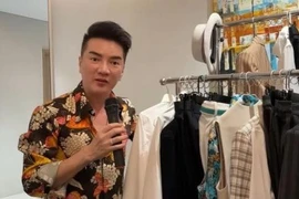 Đàm Vĩnh Hưng: Đố mọi người đi mua được cái áo giống như vậy