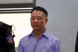 Người đàn ông ra đầu thú sau hơn 1 năm trốn truy nã