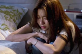 Phụ nữ à, hà cớ gì vì một người dưng lại làm tổn thương chính mình