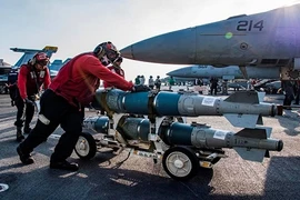 Không khí trên tàu sân bay USS Carl Vinson sắp tới Đà Nẵng