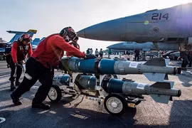 Không khí trên tàu sân bay USS Carl Vinson sắp tới Đà Nẵng