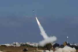 Israel đánh chặn 25 quả đạn pháo do Hamas phóng từ Dải Gaza