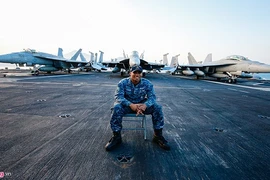 Hùng hậu lực lượng không quân trên tàu sân bay Mỹ thăm Việt Nam