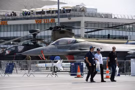 Bán vũ khí cho cả thế giới, nước Mỹ đang thay đổi?