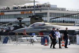 Bán vũ khí cho cả thế giới, nước Mỹ đang thay đổi?