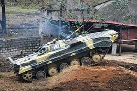 Kinh ngạc cách "voi thép" Việt Nam vượt chướng ngại nước