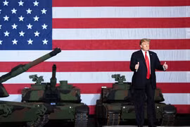 Mỹ lần đầu tiên phô diễn sức mạnh quân sự vào ngày Quốc khánh