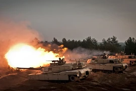 Mãn nhãn dàn xe, pháo Quân đội Mỹ khai hỏa trong thực chiến