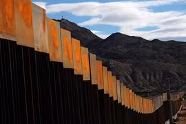 Thất vọng bức tường thép tỷ USD của ông Trump