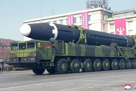 Lai lịch gây sốc cỗ xe mang tên lửa “khủng” nhất Triều Tiên