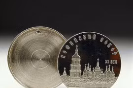 Choáng với vũ khí gián điệp được ngụy trang như phim trinh thám