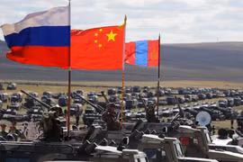 Tự đánh mất chính mình, Mỹ sẽ thua trong cuộc chiến với Nga-Trung?