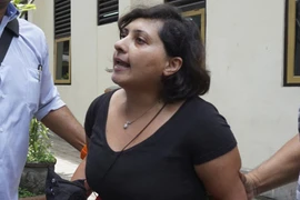 Tát nhân viên xuất nhập cảnh, nữ du khách lãnh án tù