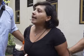 Tát nhân viên xuất nhập cảnh, nữ du khách lãnh án tù