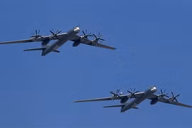 Cận cảnh dàn Tu-95MS Nga "cuồng nộ" xuất kích trả thù 