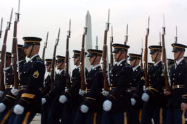 Chính phủ đóng cửa, an ninh và quân đội Mỹ hoạt động ra sao?