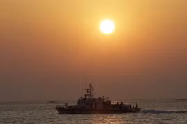 Tuần duyên Hàn Quốc giữ tàu chở dầu của Nga ở eo biển Triều Tiên