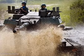 Điểm mặt top 5 xe hỗ trợ hỏa lực tốt nhất thế giới