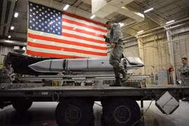 Bộ ba hạt nhân răn đe Mỹ chỉ còn đứng thứ hai thế giới