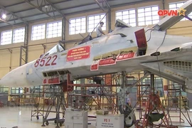 Bên trong nơi “hồi sinh” máy bay tiêm kích Su-27 của VN