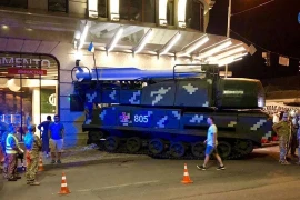 Buk-M1 Ukraine đâm vào trung tâm thương mại trong Ngày độc lập