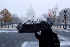 Thủ đô nước Mỹ đón đợt tuyết đầu mùa lớn nhất trong 30 năm