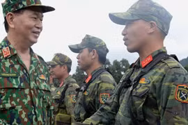 Chủ tịch nước Trần Đại Quang thăm, làm việc với Bộ Quốc phòng