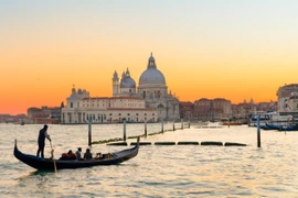 Vỡ mộng "thiên đường" Venice, ảnh khác xa so với thực tế 