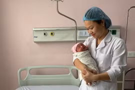 Hồi hộp chứng kiến ca cứu thai nhi trong bụng mẹ bị tai nạn nguy kịch